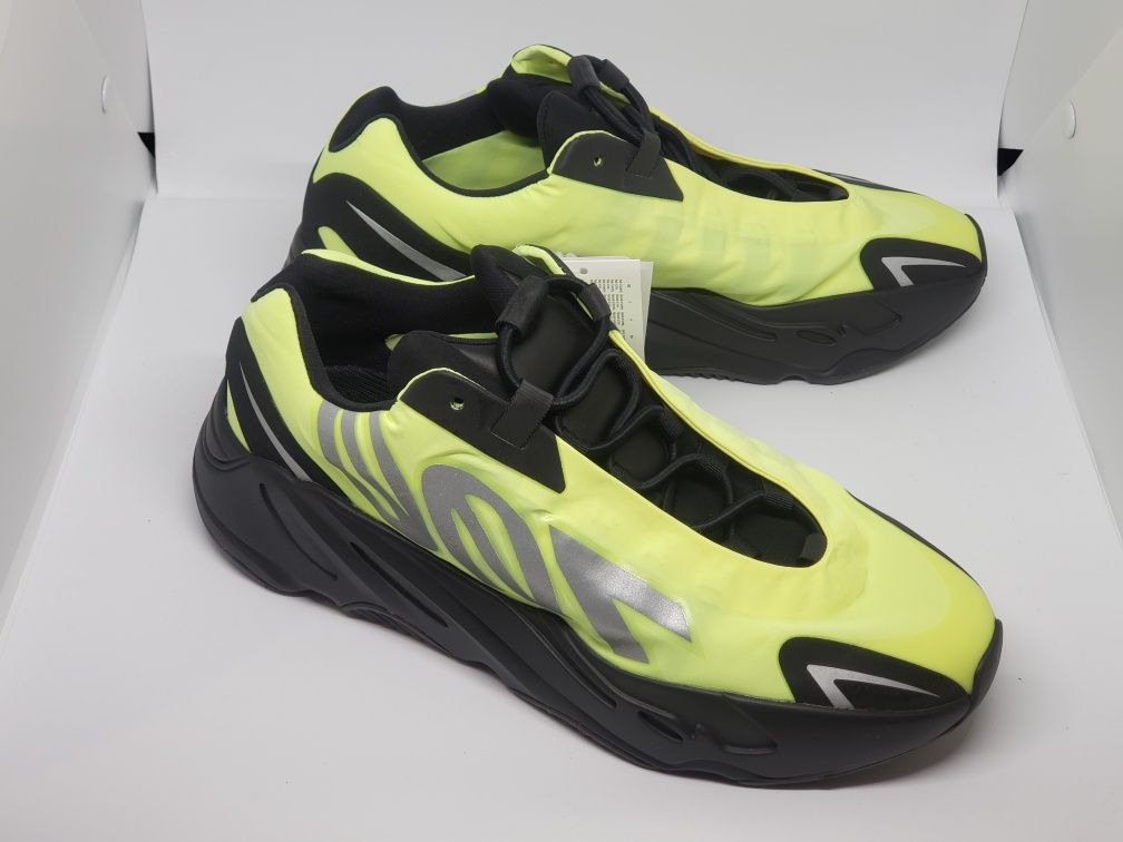 NOWE Yeezy 700 MNVN Phosphor 43⅓ 9.5 Oryginalne DS