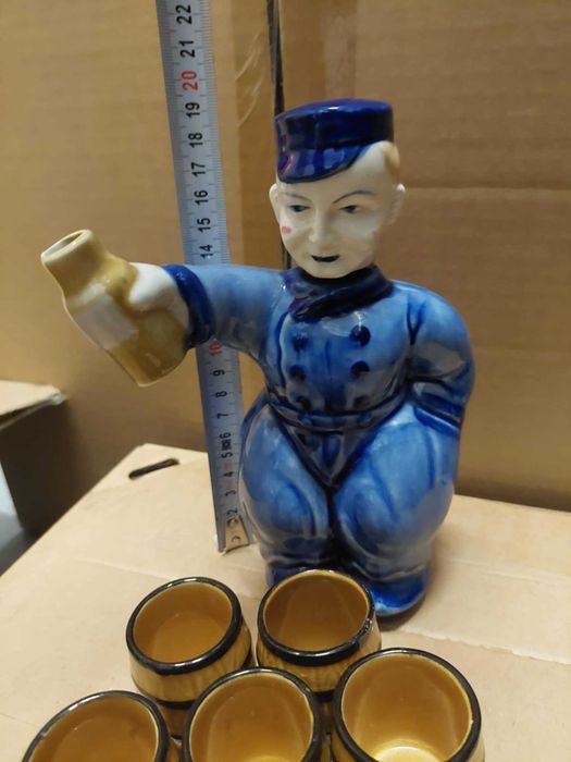 Karafka do napoi w kształcie figurki + kieliszki niebieska
