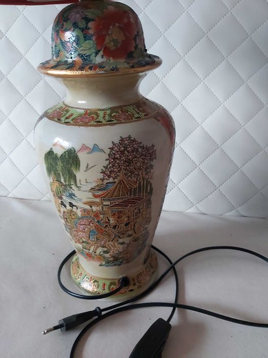 Lampa stołowa z podstawą chińskiego wazonu porcelanowego
