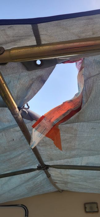 Przedsionek wraz ze stelażem 4,2 m × 2,5 m uszkodzony