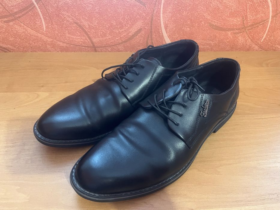 Туфили кожанные лакированные 45