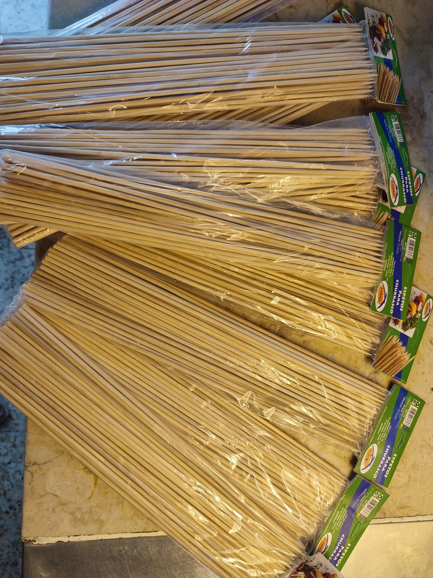 950 Palitos para espetadas com 35 cm cada( Bambu?