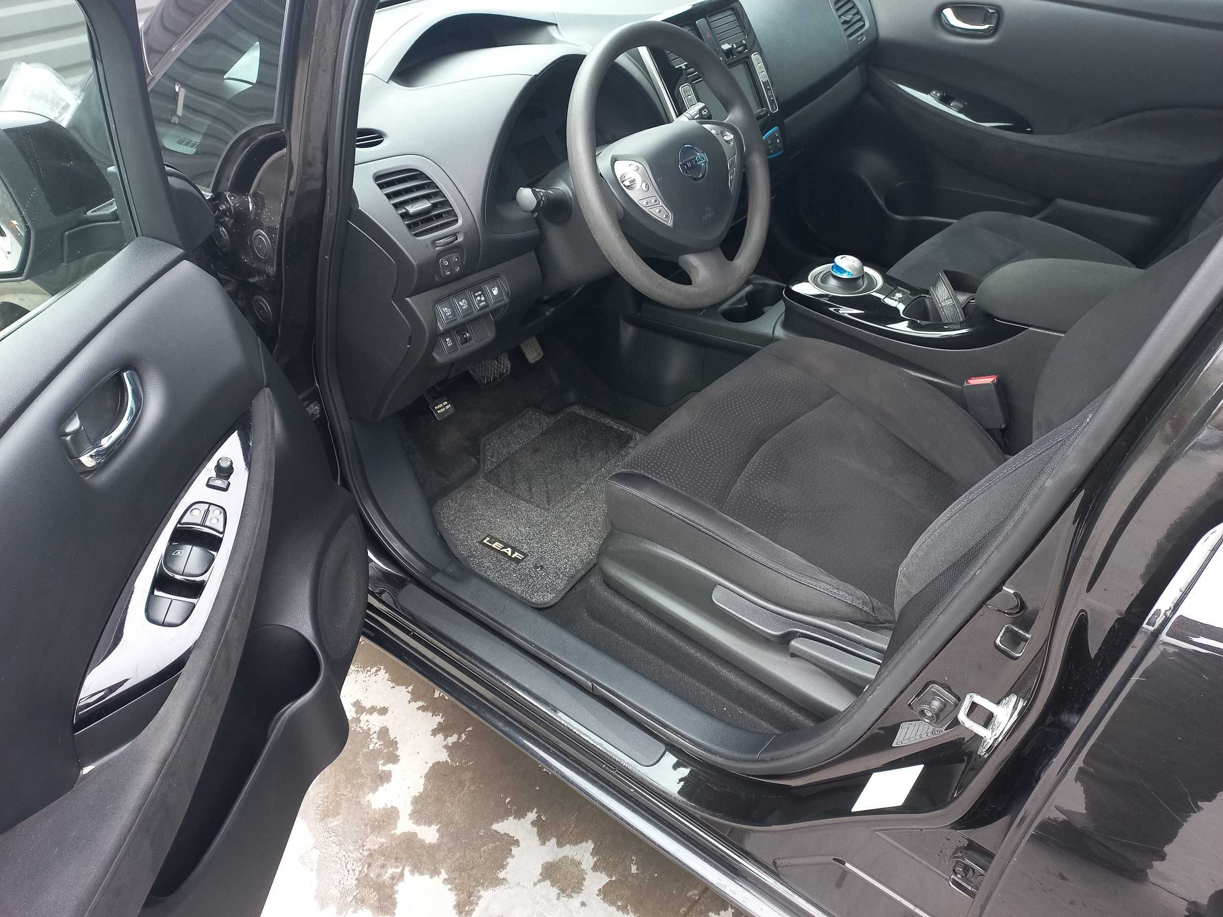 Nissan Leaf 2017 року
