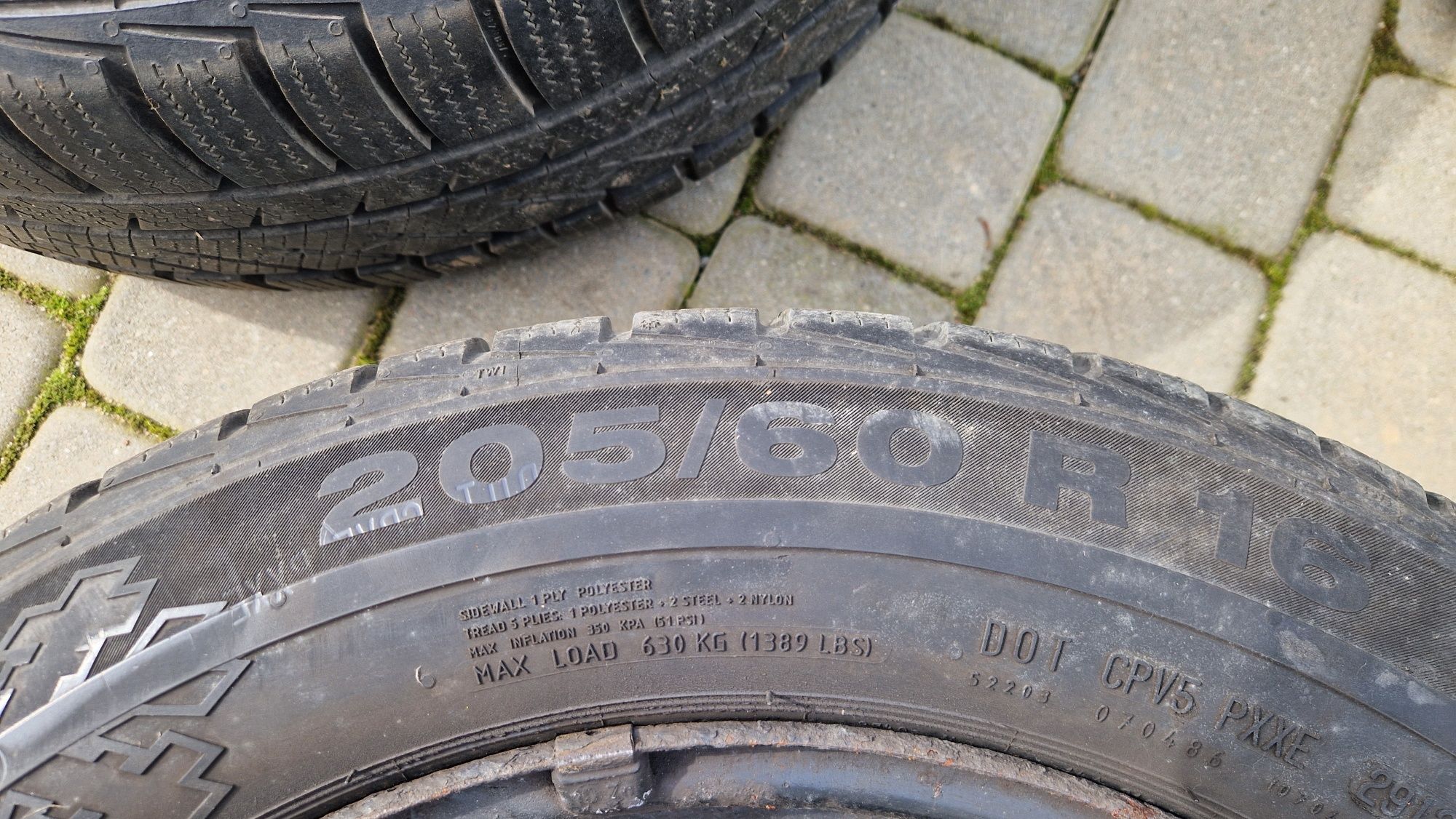 Opony  z felgami stalowymi 205/60 R16