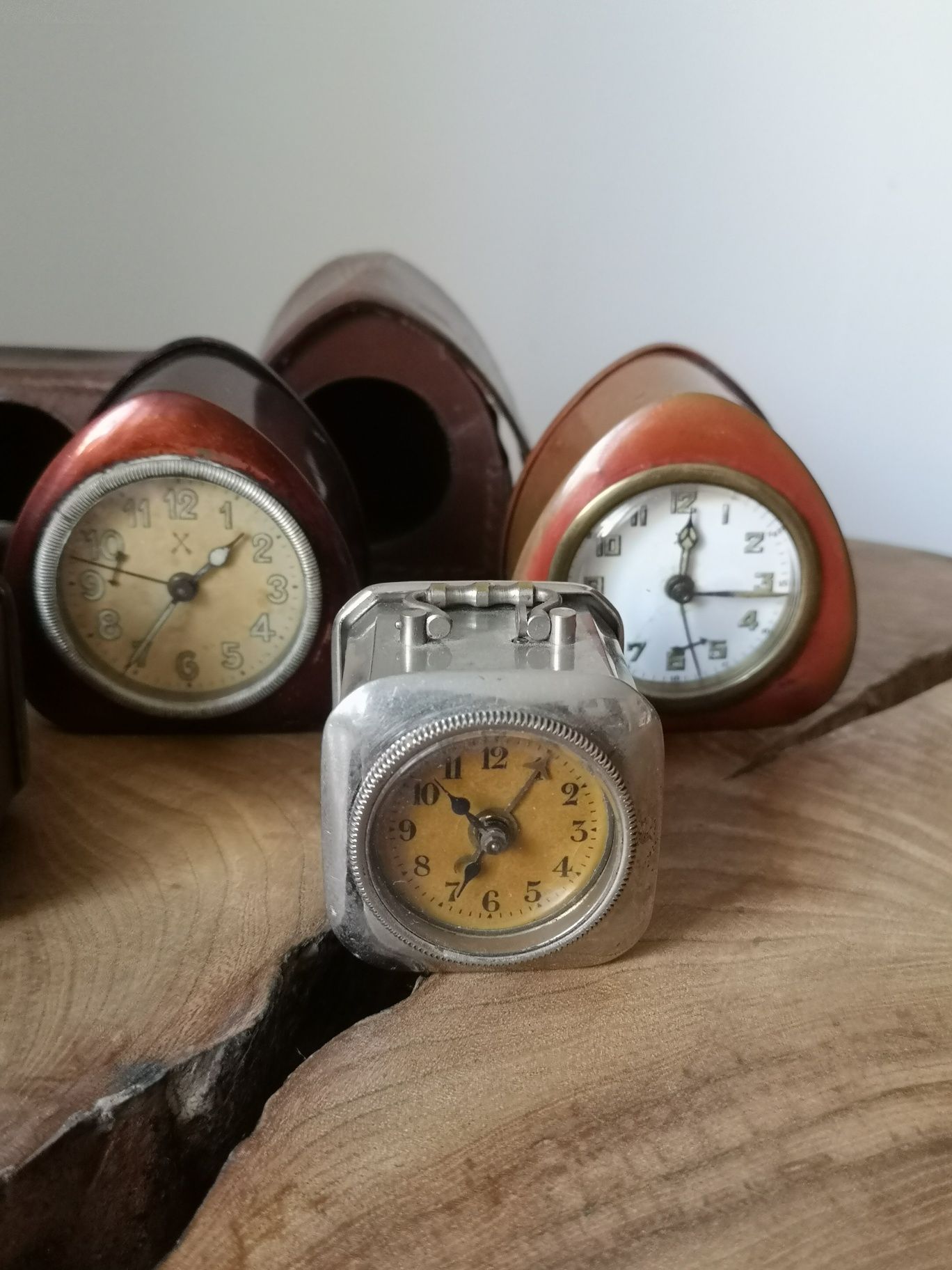 kolekcja starych miniaturowych wojskowych zegarków HAU Brevete XIX-XX