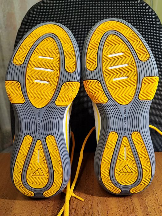 Баскетбольні кросівки Adidas bounce legends low. 44 розміру