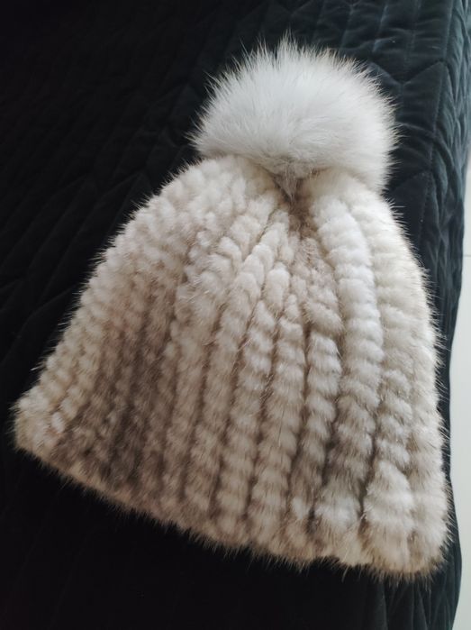 Piękna czapka z futerka królika