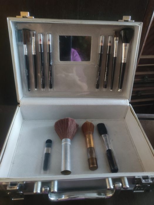 Продам разные кейсы с косметикой