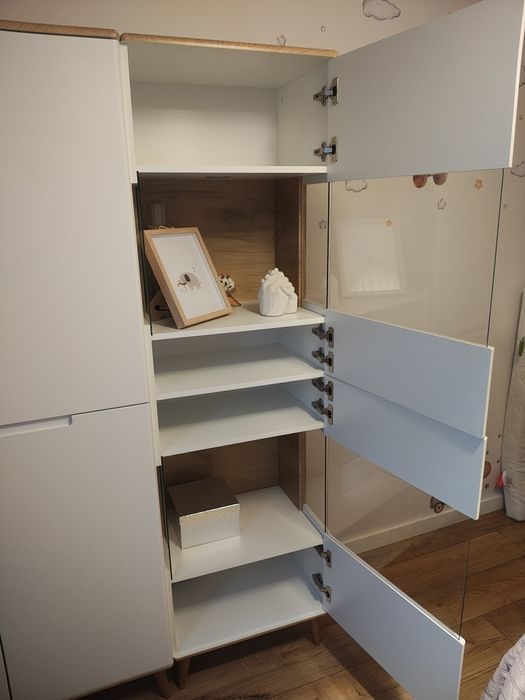 Biała witrynka Witryna słupek