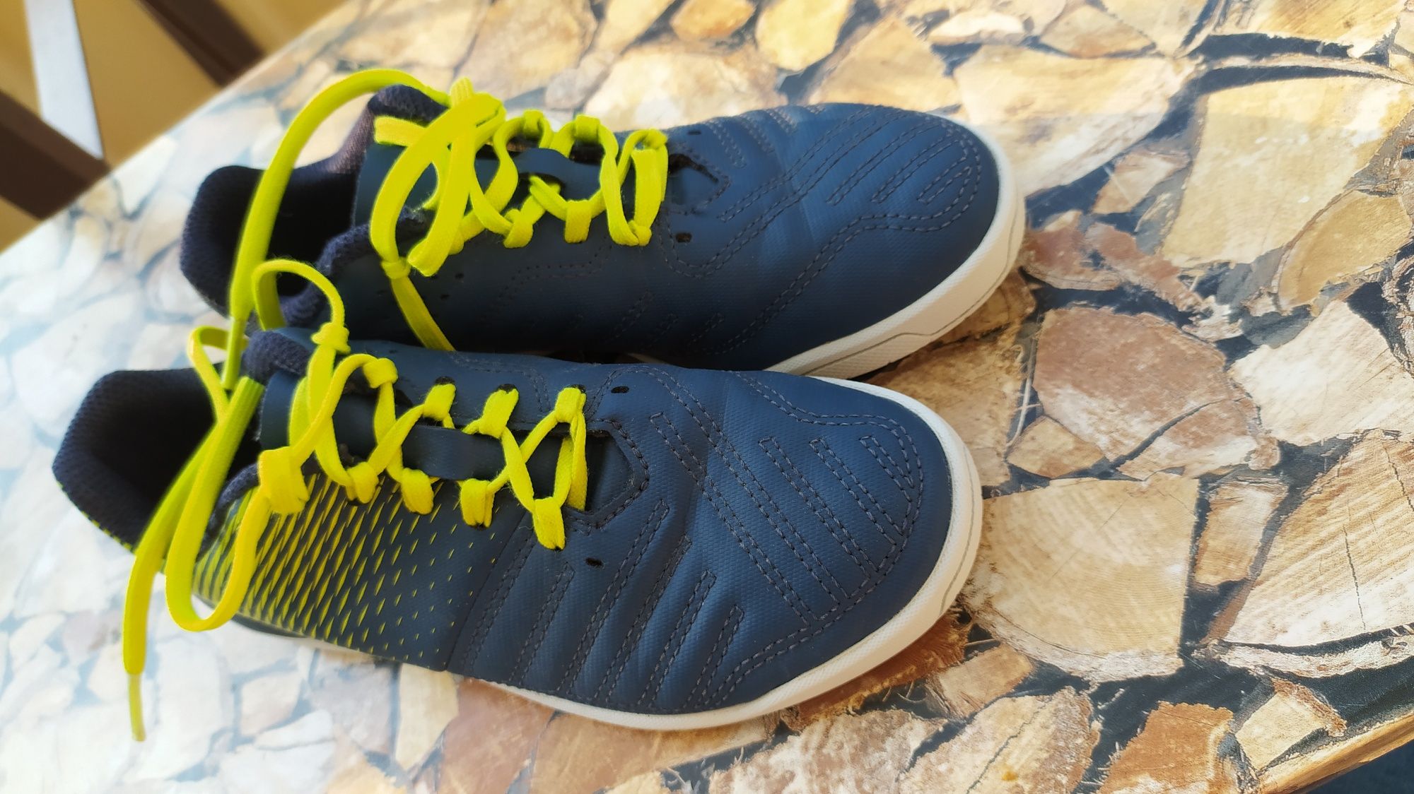 Buty halowe r 31 plus osuszacze do butów