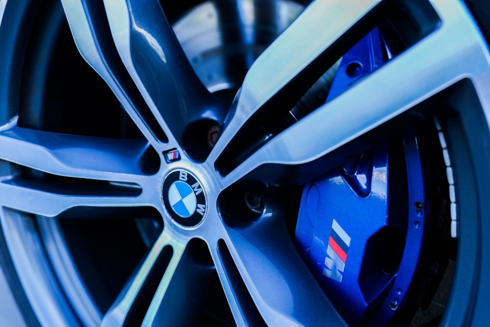 Bmw 750i polski salon bezwypadkowe M pakiet
