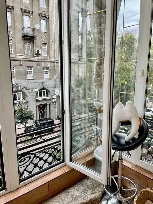 ПРОДАЖ ! 1-кімнатна в центрі  Окрема спальня + кухня-студія Простора