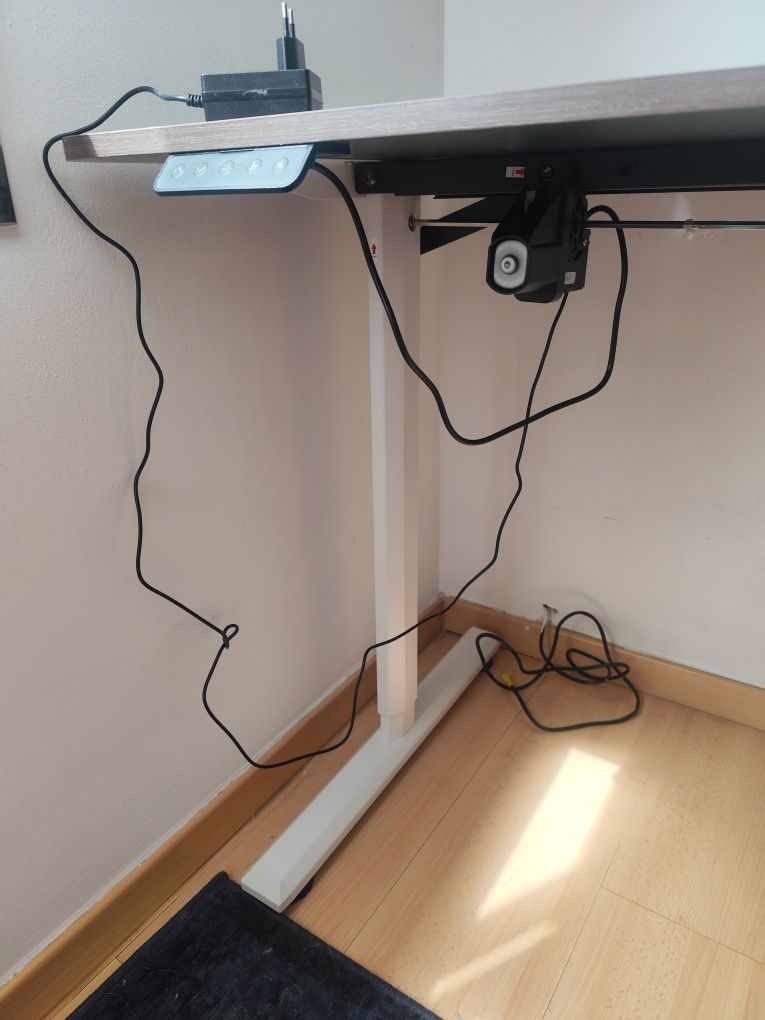 Cadeira e Mesa Eléctrica Escritório