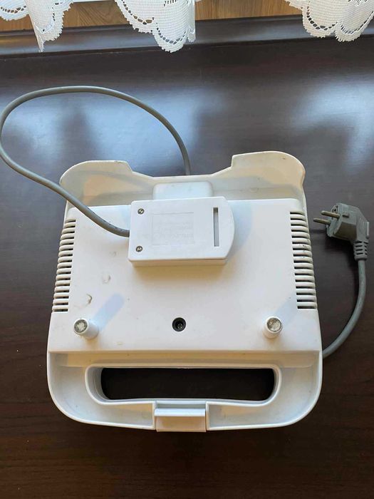 Opiekacz do kanapek Holden 706