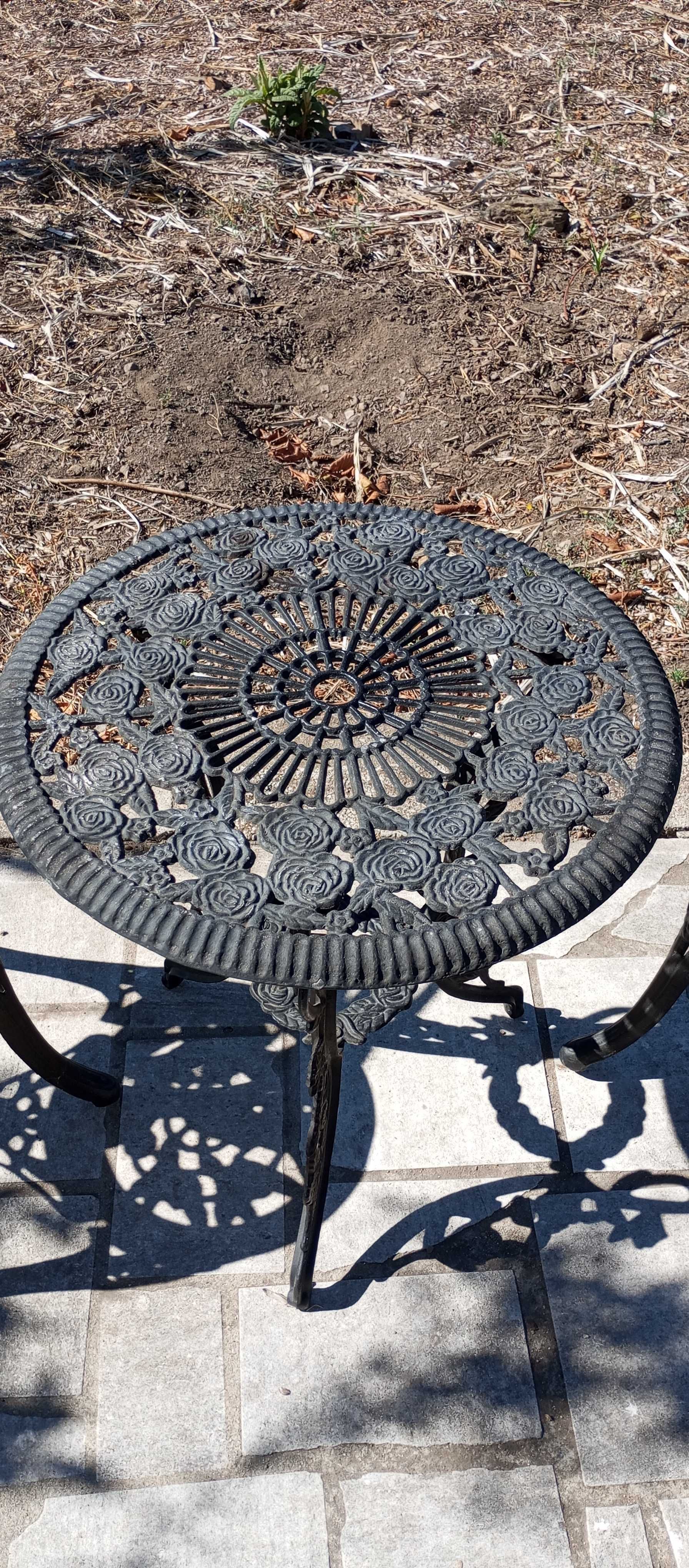 Mesa e duas cadeiras de exterior