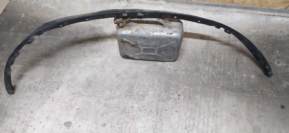 Нижня накладка (губа, спойлер) переднього бампера Sandero 2008-2012