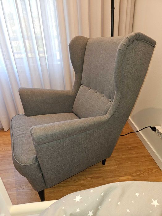 Poltrona STRANDMON IKEA cinza - "NOVO"