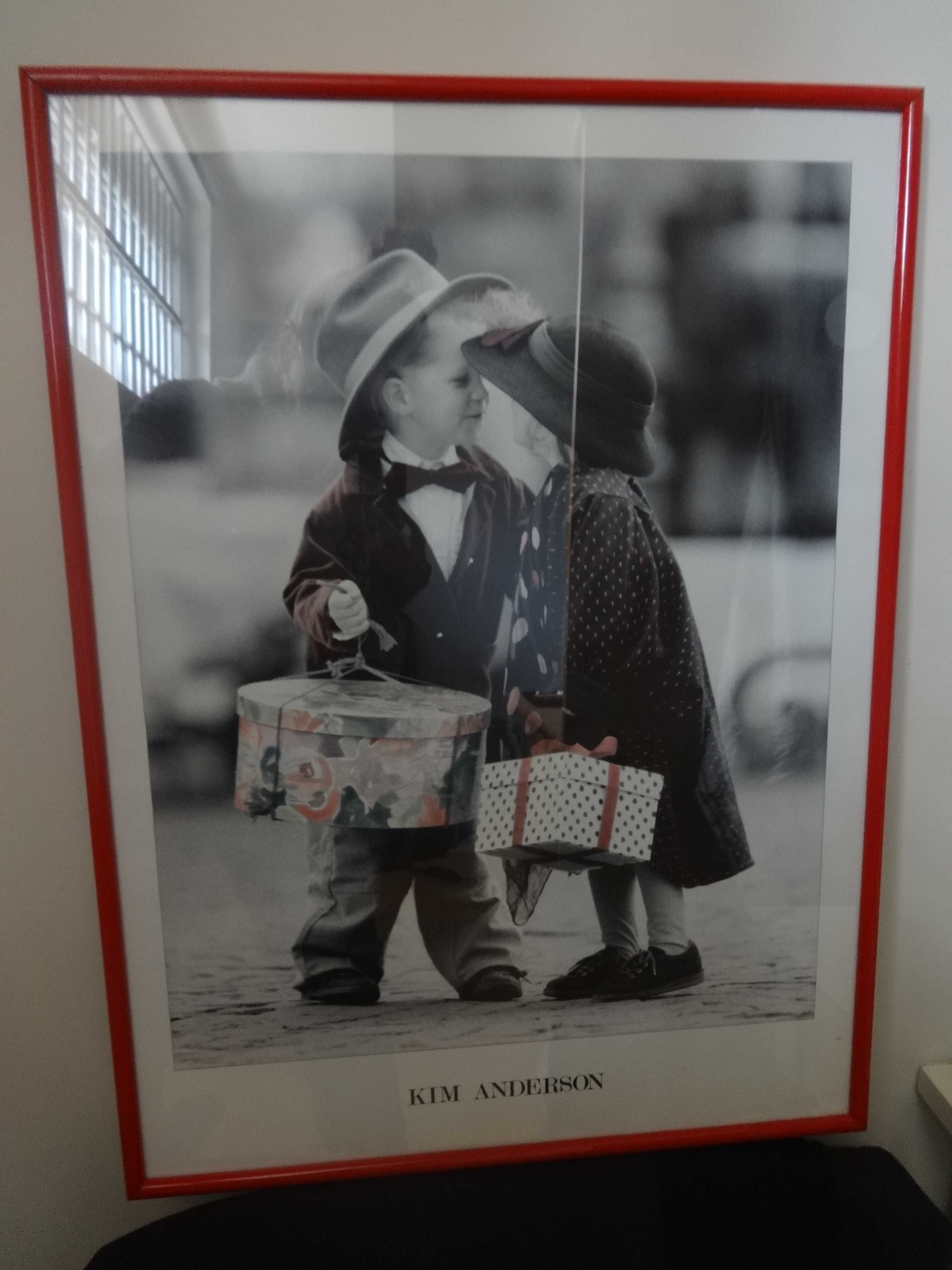 Zdjęcie, duża fotografia w ramce czerwonej - dzieci, rama czerwona