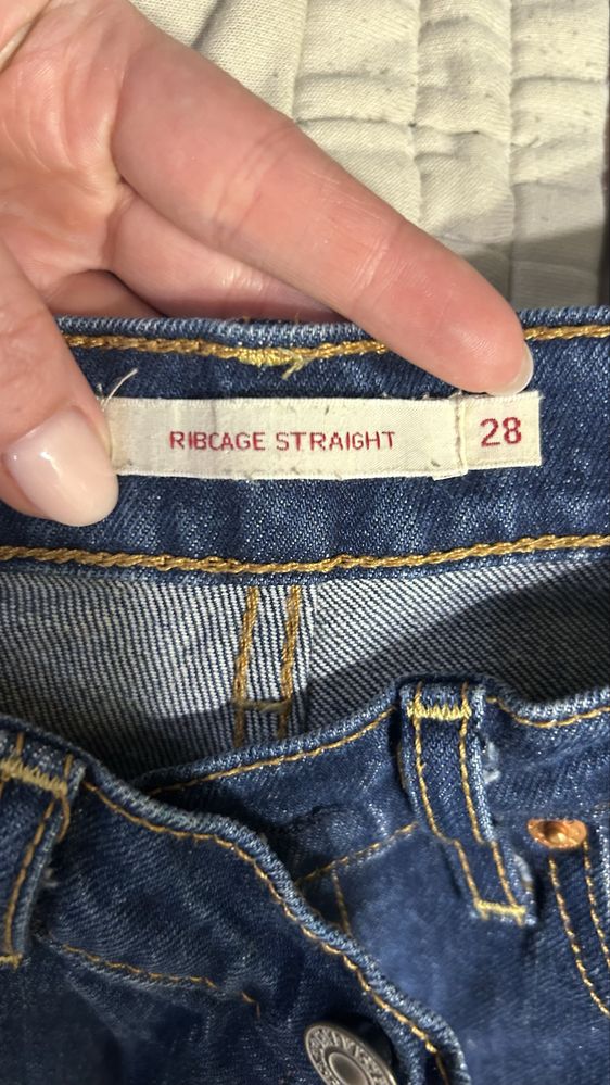 Джинси Levis жіночі