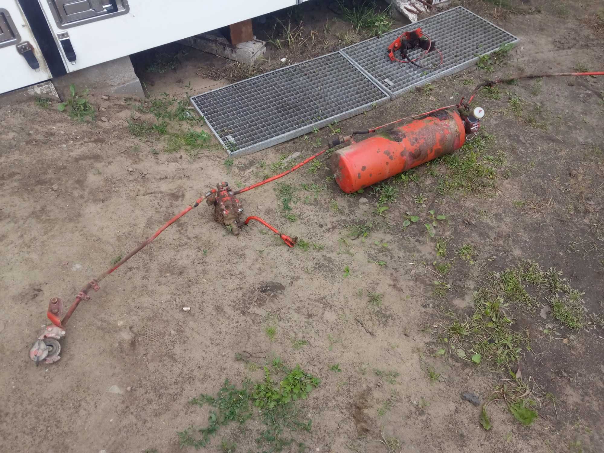 MTZ Belarus 80 i 82 pneumatyka hamulce do przyczepy butla zawor