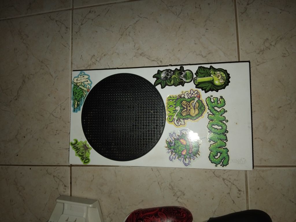 Xbox series s + base de carregamento e resfriamento