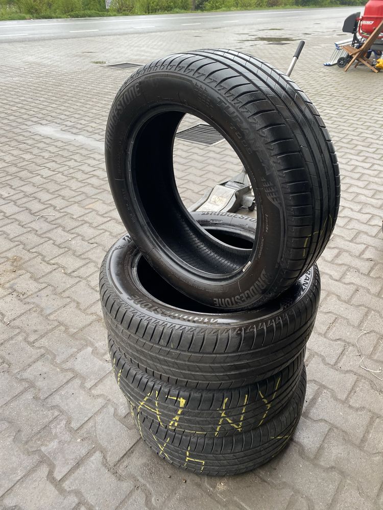 Резина літня 215/55 R17 Bridgestoune