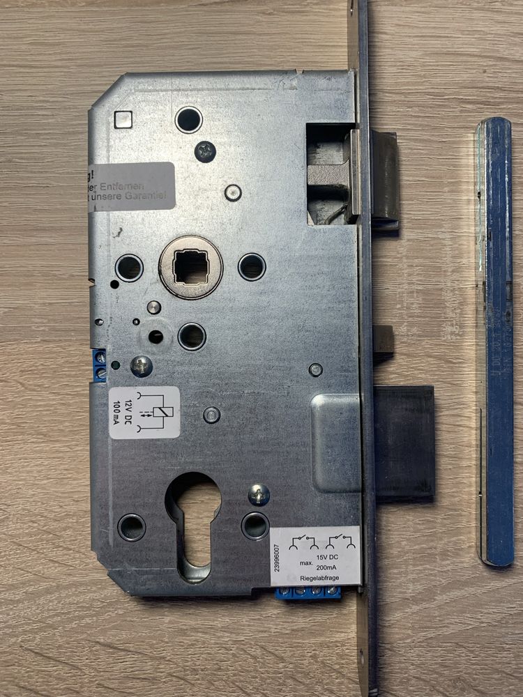 Eco GBS 90 samoryglujący się zamek do kontroli dostępu (KZ) Lewy
