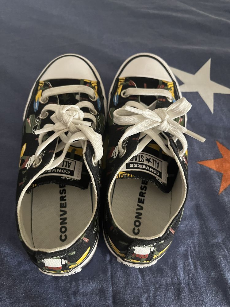 Tenia All Star com dinossauros