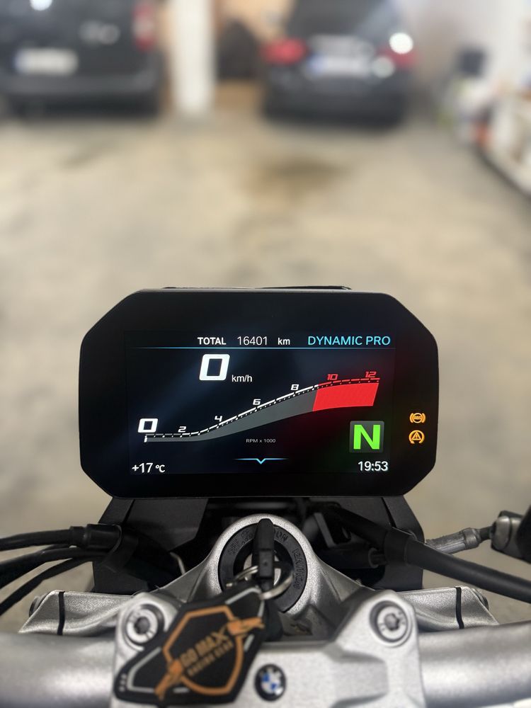 BMW F900R 2021, usada como nova