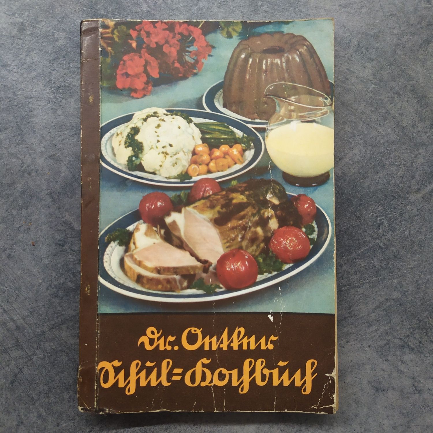 Książka kucharska w j .niemieckim z 1937 roku .