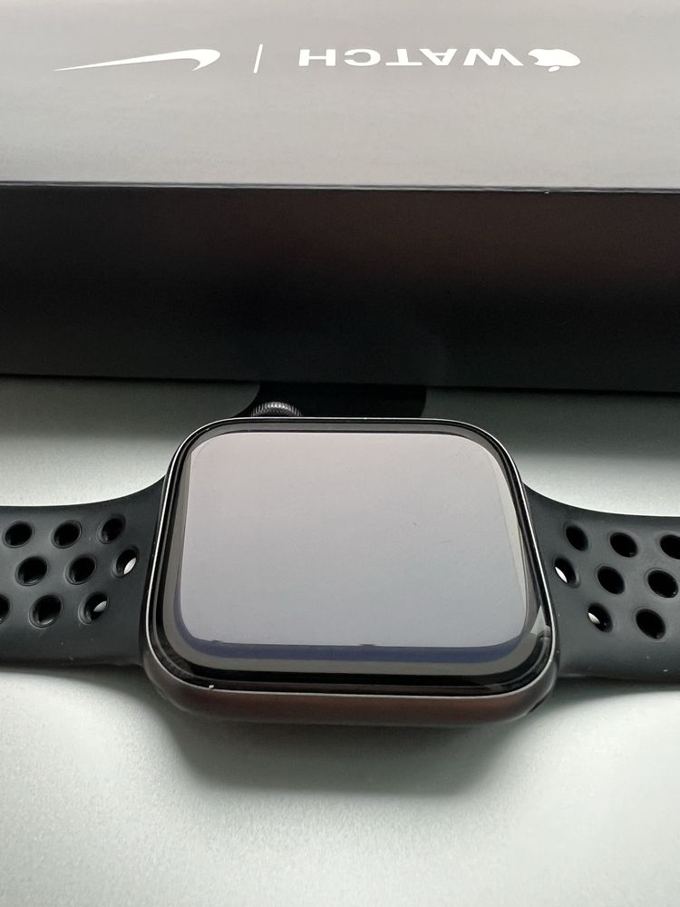 Смарт годинник | Apple Watch Nike SE 44mm (Space Gray)