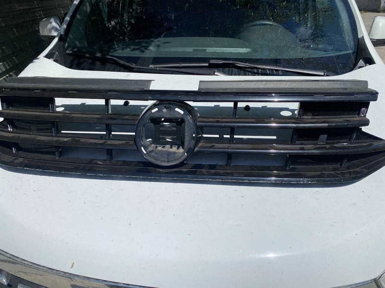 решетка  радиатора  Volkswagen Tiguan 2022 года