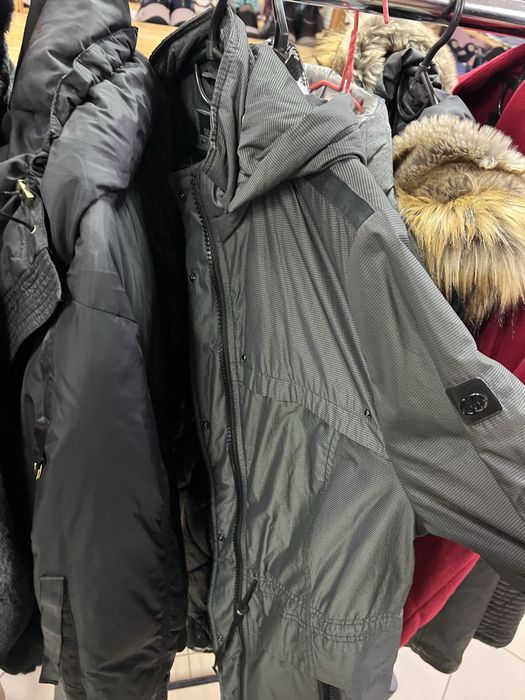 Продам лот жіночого верхнього одягу