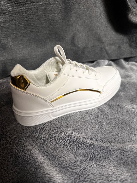 Продаю зручні кеди устілка 23.5