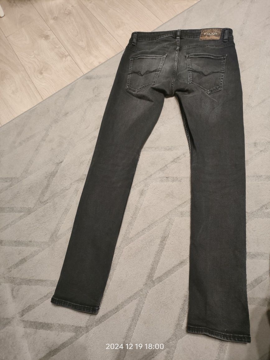 Spodnie czarne przecierane Guess rozm.30