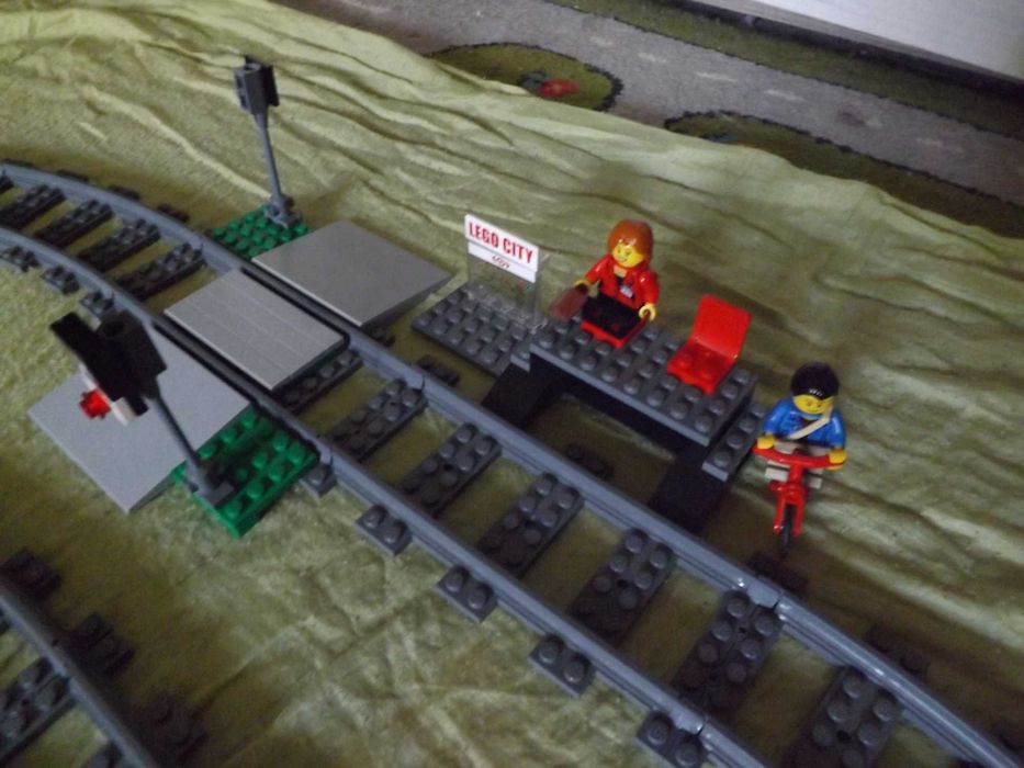 Продаю 4 набори LEGO потяг 60052 електричка 60051 рейки 7895 *2