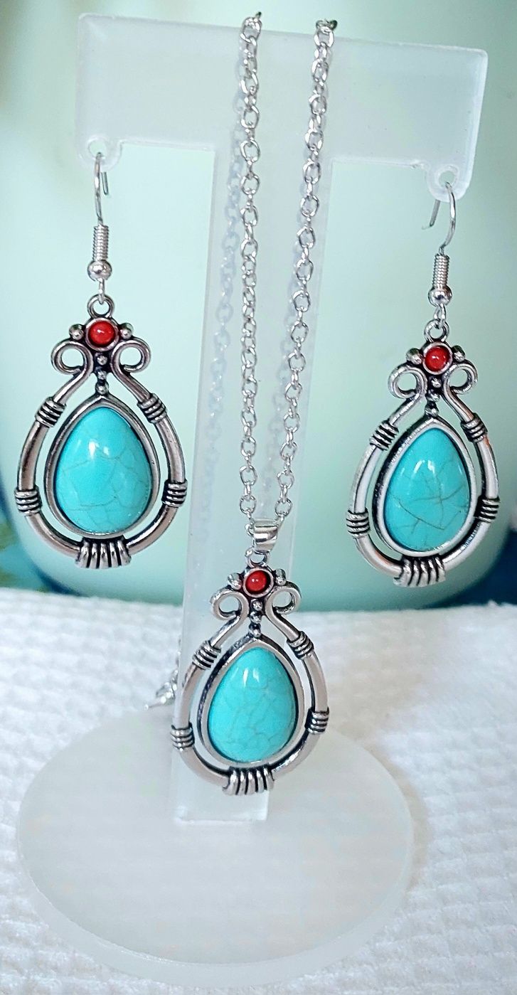 Conjunto de brincos e colar