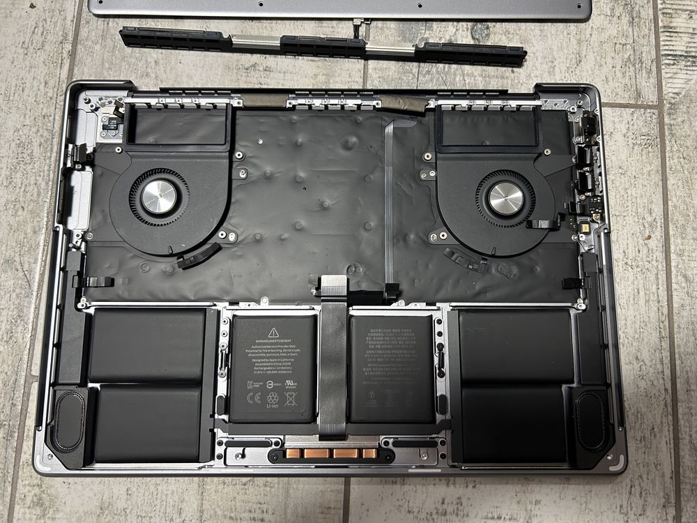 MacBook Pro M2 A2779 Тачпад аккумулятор корпус клавиатура