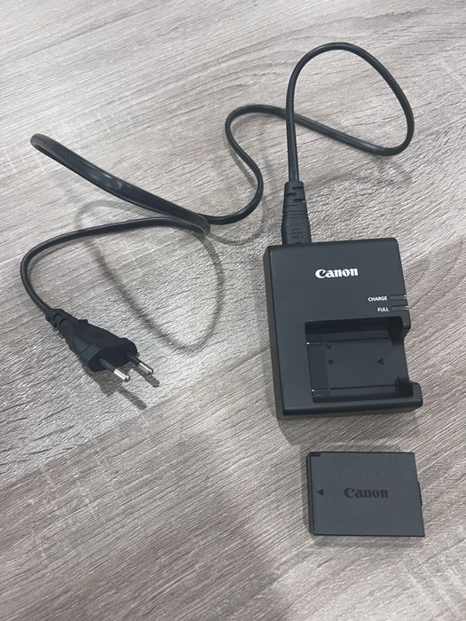 Maquina fotografica Canon EOS 2000D