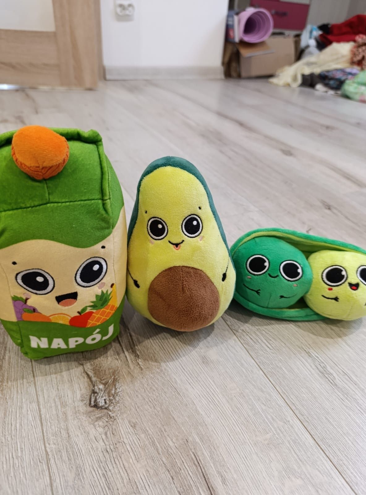 Gang produkciakow  chlebek awokado groszek sok