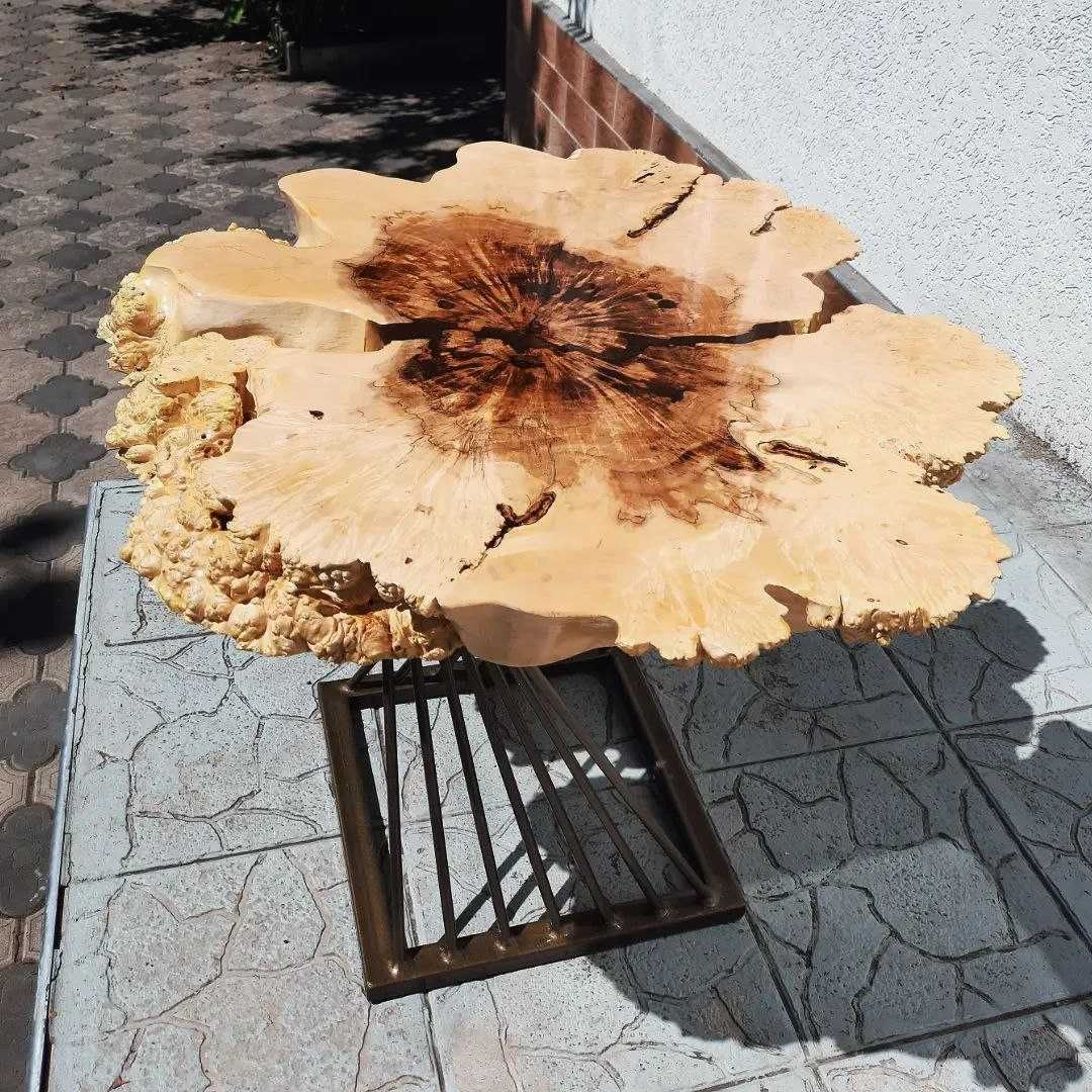 oryginalny stolik w stylu loft z litego drewna dębowego i żywicy