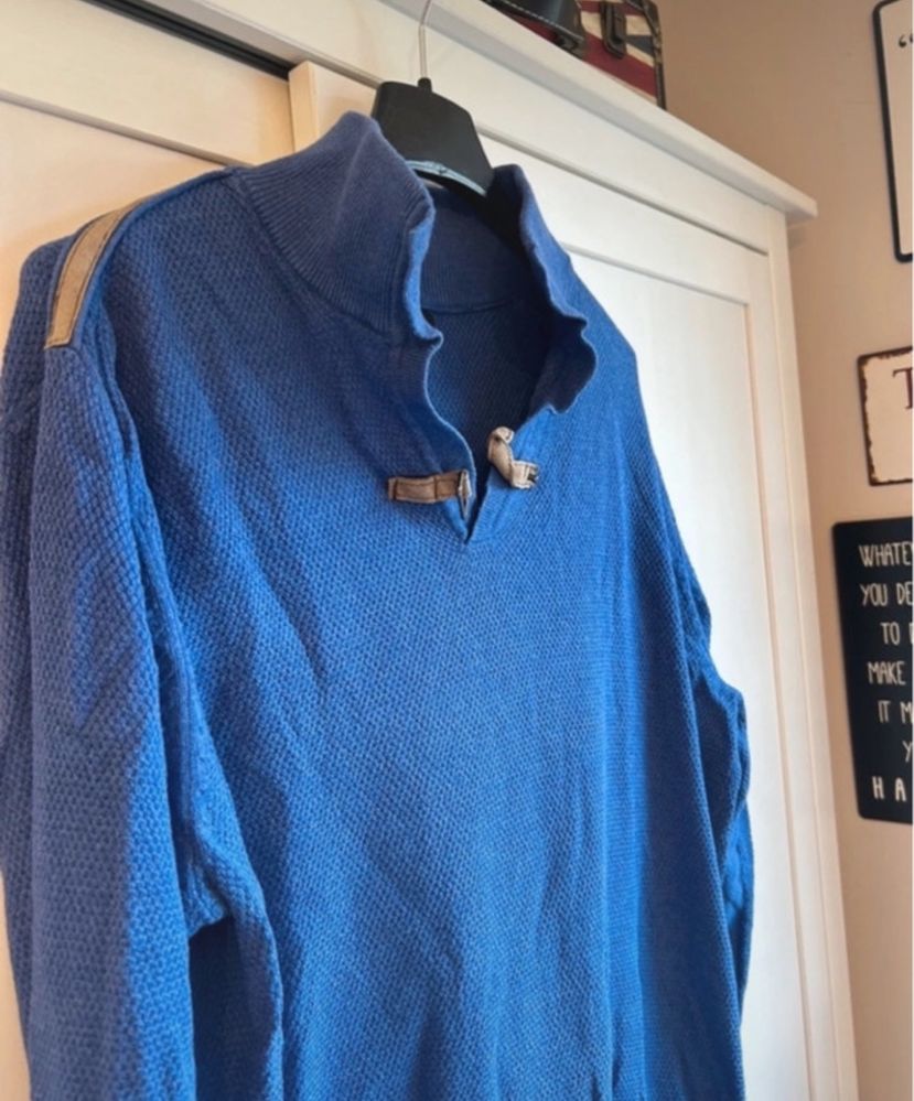 Niebieski sweter Massimo Dutti
