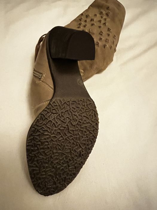 Botas cano alto em pele bege, tamanho 38, novas,