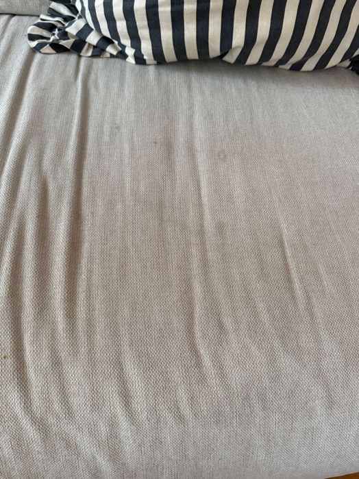 Sofá begeje super confortável – 3 anos, casa sem fumo