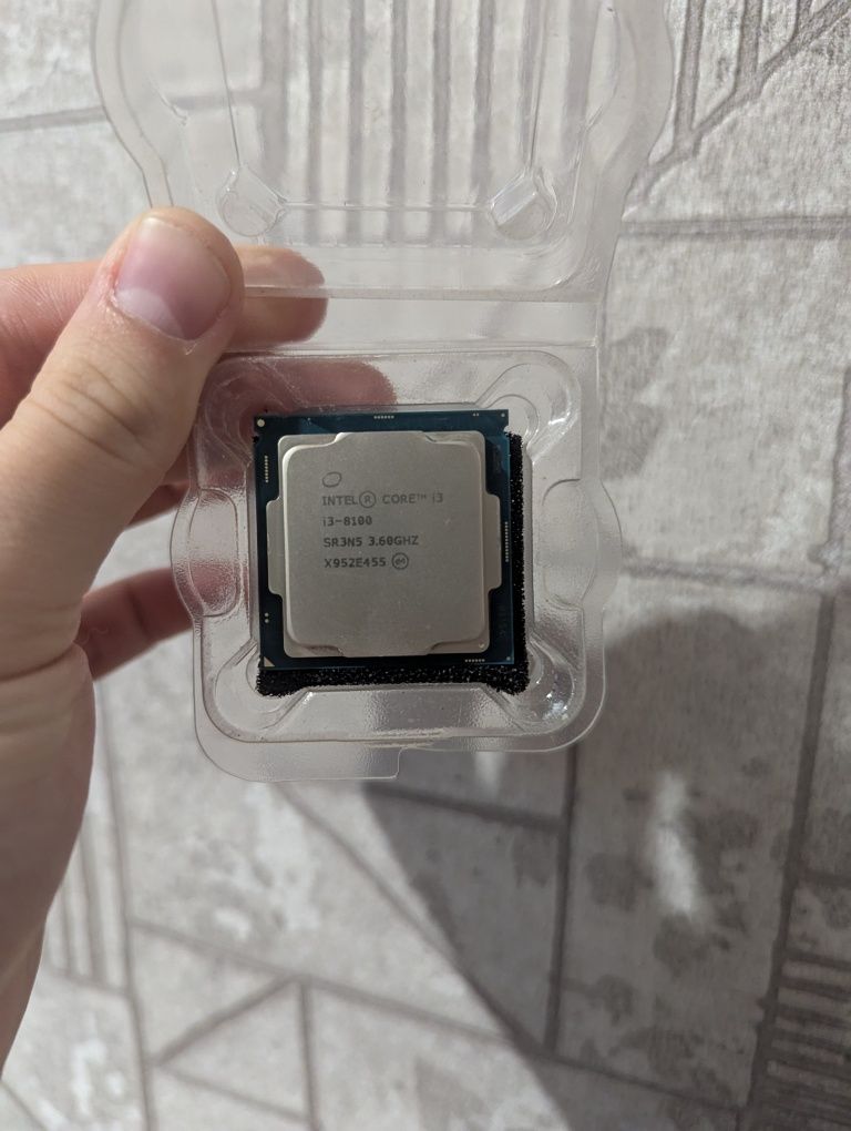 Intel Core i3-8100  (SRN5) 3.66 GHz s1151 BOX