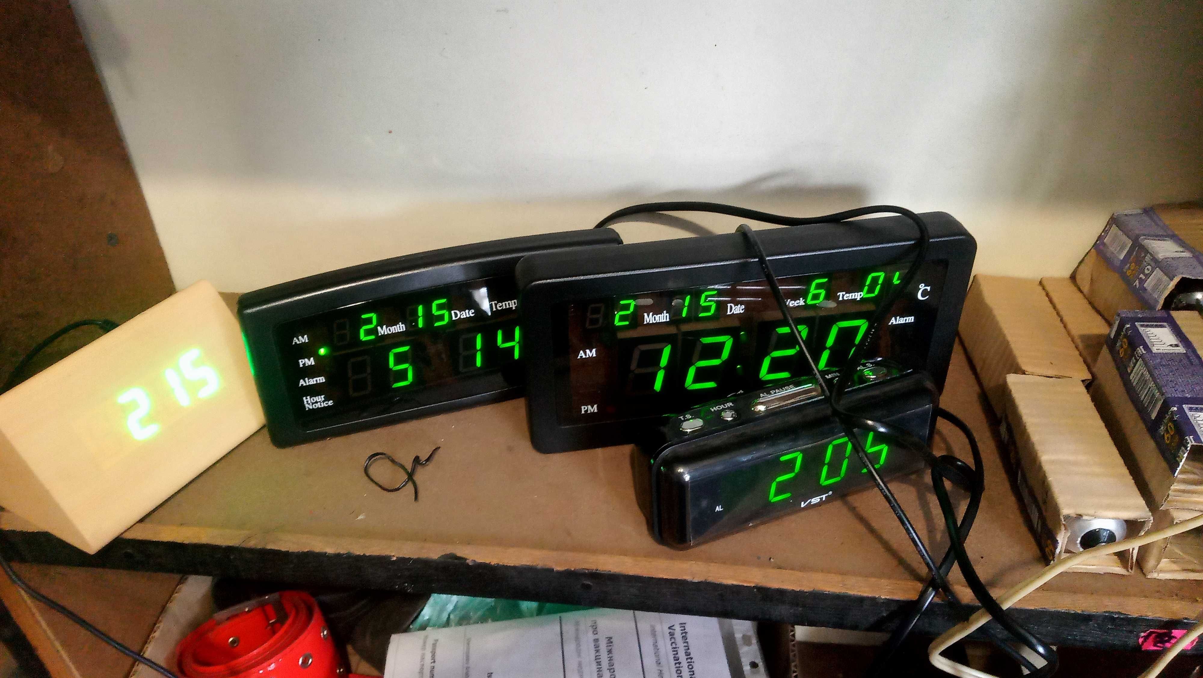 Приемник ФМ, Bluetooth, USB.