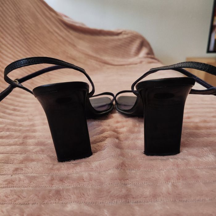 Sandálias pretas salto alto 38