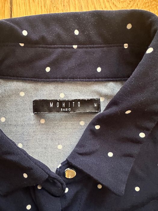 Granatowa sukienka w białe groszki. Na pomoc kotom bezdomnym.