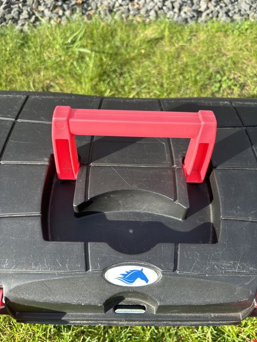 Skrzynka konna czarno- fuksjowa z tacką