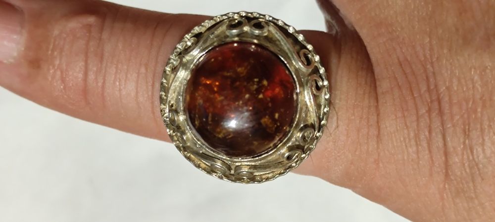 Posrebrzane pierścionki z bursztynem z PRL-u